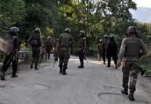 ராணுவ முகாம் மீது பயங்கரவாதிகள் தாக்குதல்: சிஆர்பிஎப் வீரர் வீரமரணம்